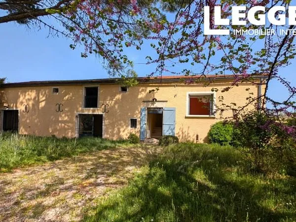 Jolie maison spacieuse de 232 m² (5 chambres) avec beau jardin clos près de Lalbenque et Cahors