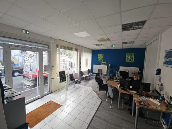Local commercial 132 m²