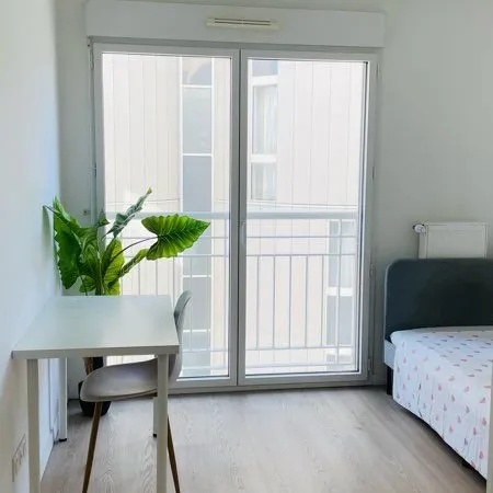 Chambre meublée à louer / Colocation calme / Noisy-le-Grand (Mont d'Est)