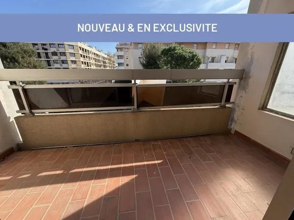 TIMONE T1 AVEC BALCON TRES BON ETAT