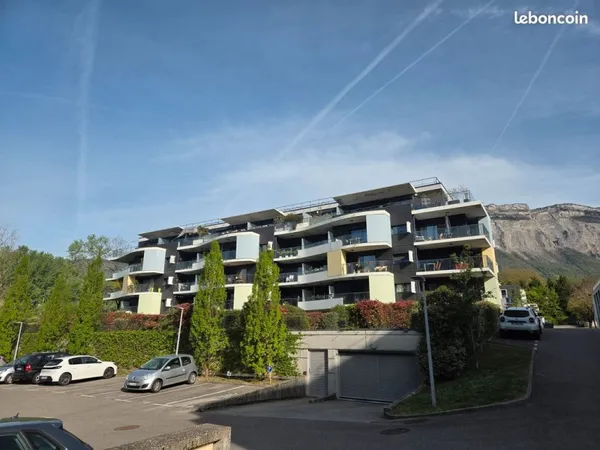 Meylan Maupertuis - Superbe T2 avec garage, proche toutes commodités, bus à 100 m, très belle vue, a