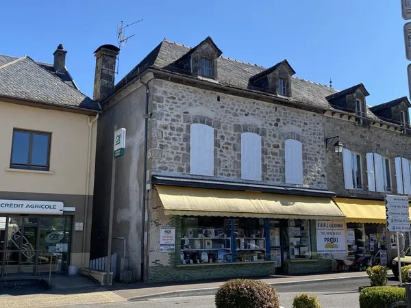 MAISON DE VILLE AVEC JARDIN