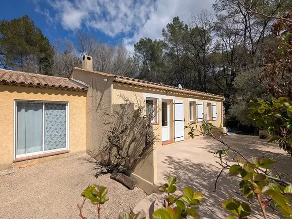 Sillans la Cascade, maison de plain-pied, 4 pièces, au calme