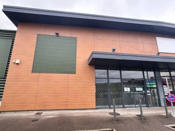 Local commercial 227 m²
