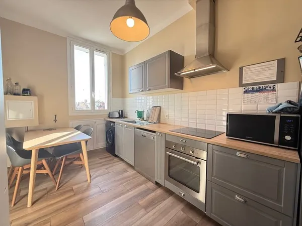 Toulon Haute Ville : Dans une très belle copropriété aux por