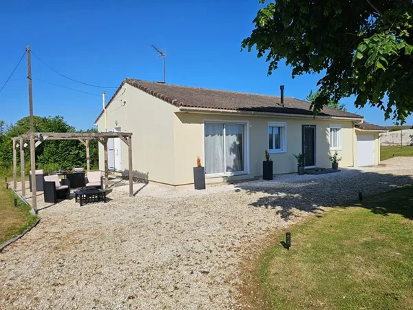 Maison de plain-pied sur la commune de St Pierre d'Excideuil à 3 minute de CIVRAY