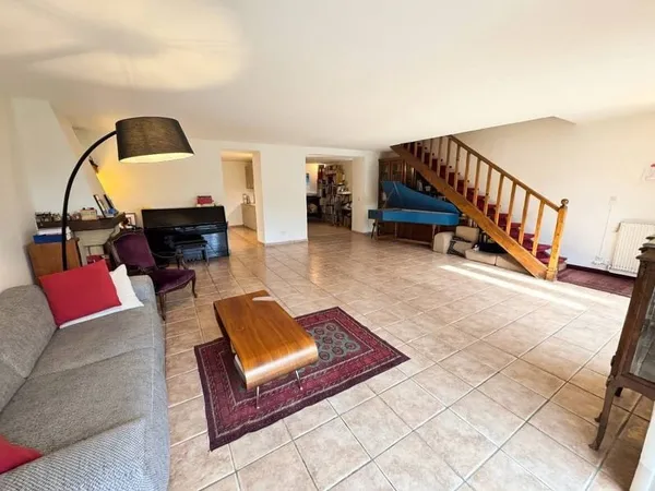 Maison 7 pièces 196 m²