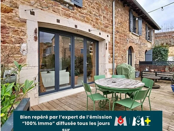 Appartement Duplex 114m2 - 3 chambres - Terrasse - Au coeur du joli village de Blacé