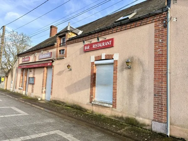 ENSEMBLE IMMOBILIER DE MUR COMMERCIAUX AVEC APPARTEMENT - AXE CHATEAUDUN / VENDOME