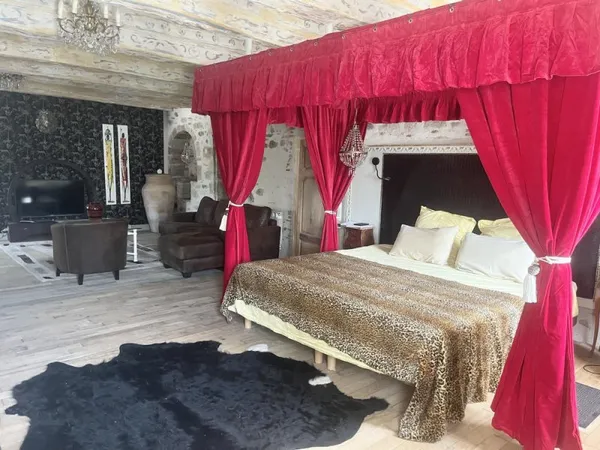 Maison 8 pièces 390 m²