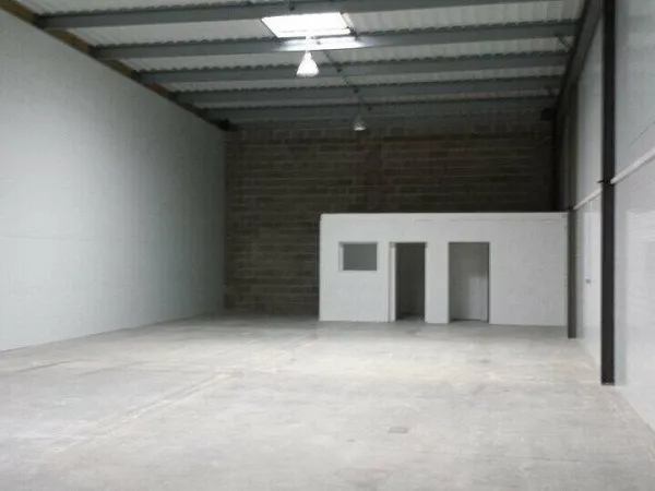 Local d'activité 250 m²