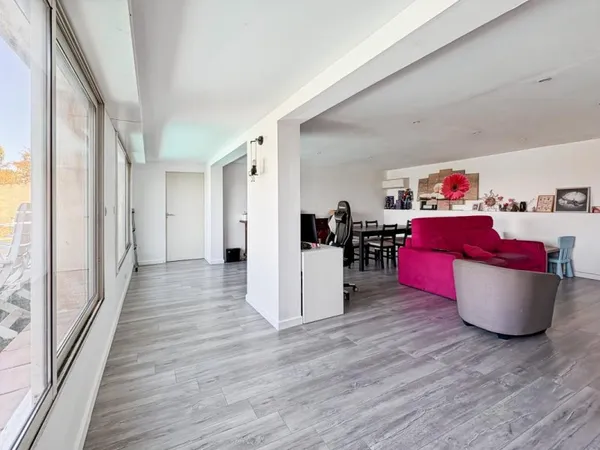 APPARTEMENT T3 avec piscine, terrasse + dépendance T2 avec jardin