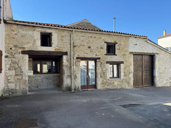 Maison de ville en centre ville au calme.
