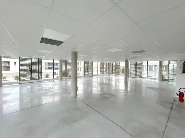 Bureaux 968 m²