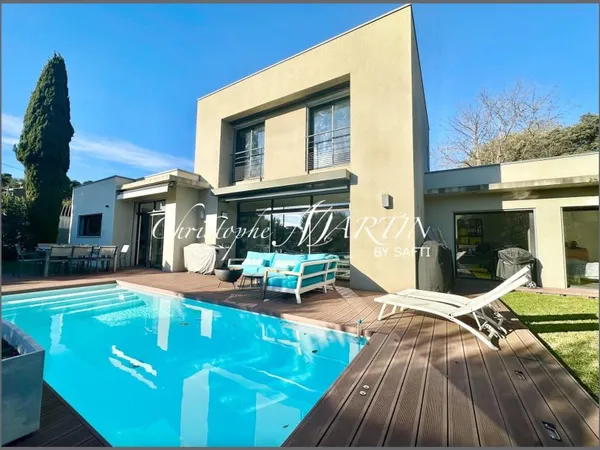 RARE : Maison contemporaine avec piscine et garage