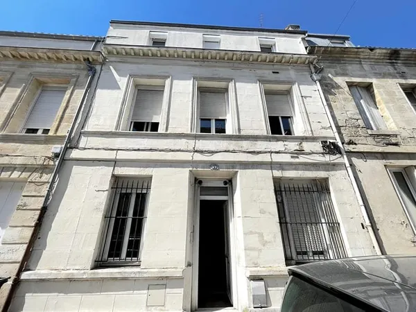 A VENDRE IMMEUBLE DE 4 APPARTEMENTS - BORDEAUX PLACE PAUL DOUMER
