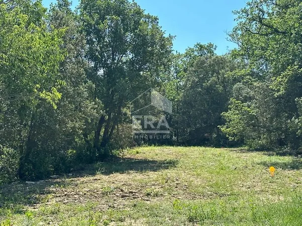 A VENDRE Venasque terrain viabilisé de 617 m² sur les hauteurs et proche du village