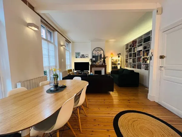 Beau T4 rénové avec charme de l'ancien quartier Chalets / J