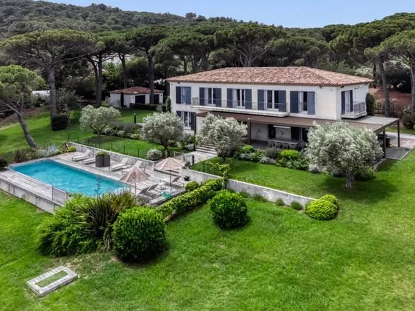 Maison 6 pièces 367 m²