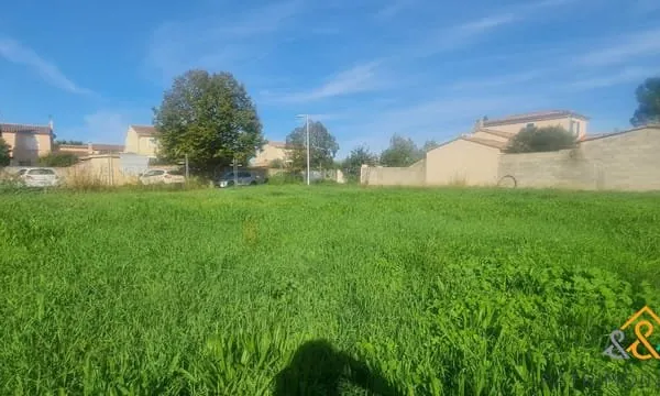 Terrain Constructible de 848 m²