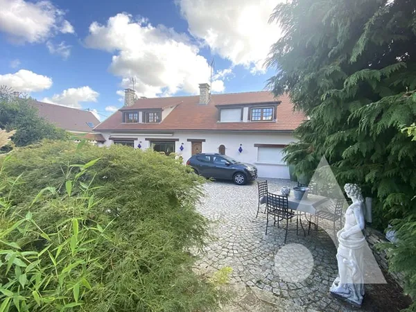 MAISON 260 M² - 5 CHAMBRES AVEC TERRAIN - PEROY LES GOMBRIES
