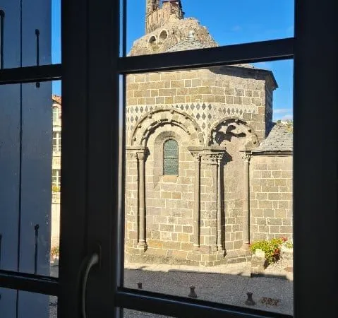 T2 meublé à 5mn à pied du centre ville du Puy libre au 1er Juin