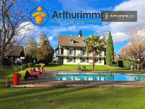 Magnifique maison 300 m2, appartement indépendant, piscine et grand jardin.