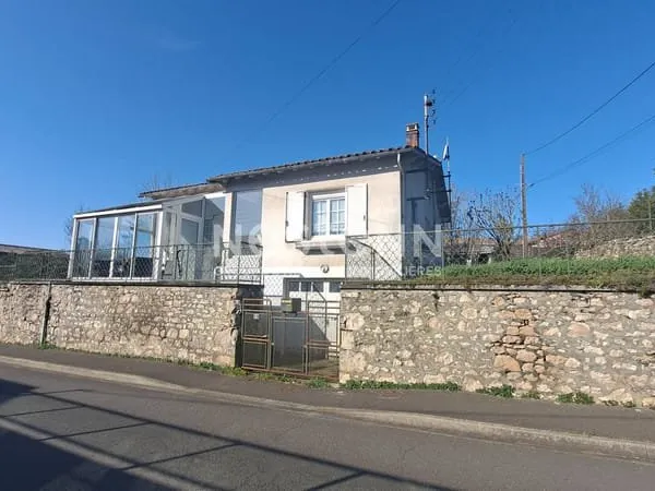 Maison 3 chambres avec jardin et 100 m² de garage Fontenay-le-Comte à proximité du centre ville