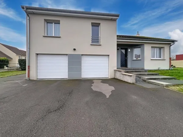 Florange - Maison moderne en demi-niveau avec jardin, garage et jacuzzi