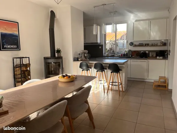 Maison rénovée 3 chambres avec grand garage