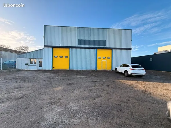 Local 455 m² PLOUMAGOAR