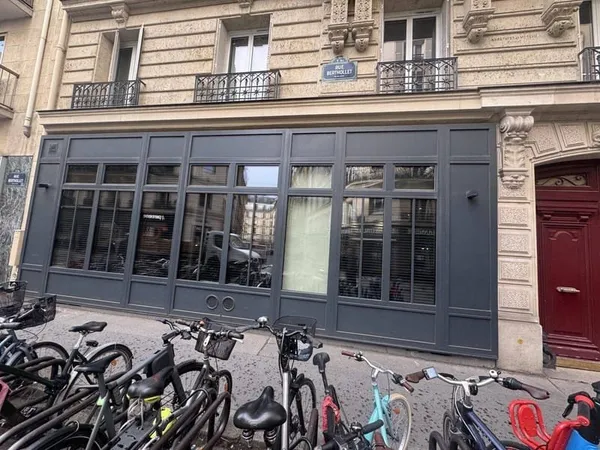 Boutique 2 pièces 100 m²