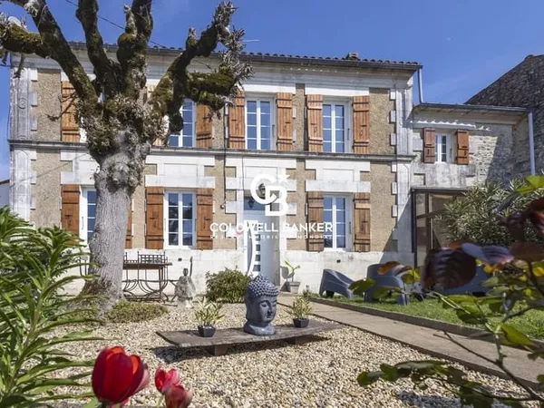 Maison de campagne avec grand terrain - proche des commerces