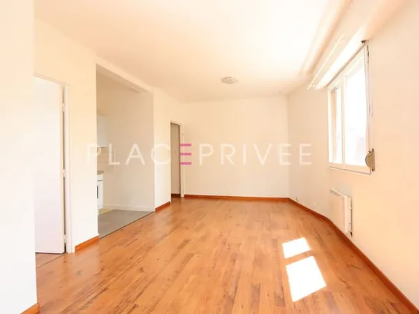 Appartement avec balcon et place de parking