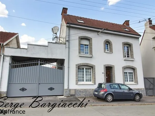 Maison individuelle 200 m² + hangar de 800 m² - Fort potenti