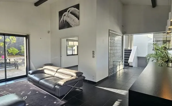 VILLA CONTEMPORAINE - TERRASSES - VUE DEGAGEE