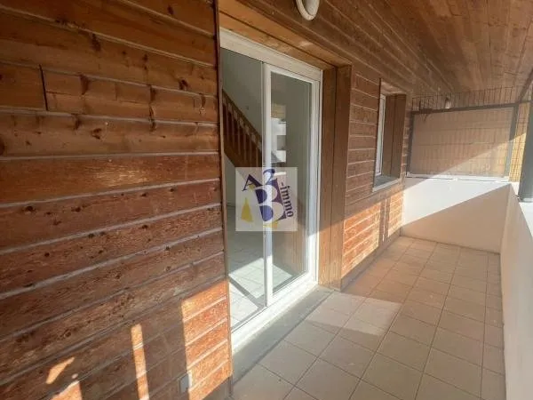 ANGOULEME APPT DUPLEX 4 PIECES GARAGE BALCON