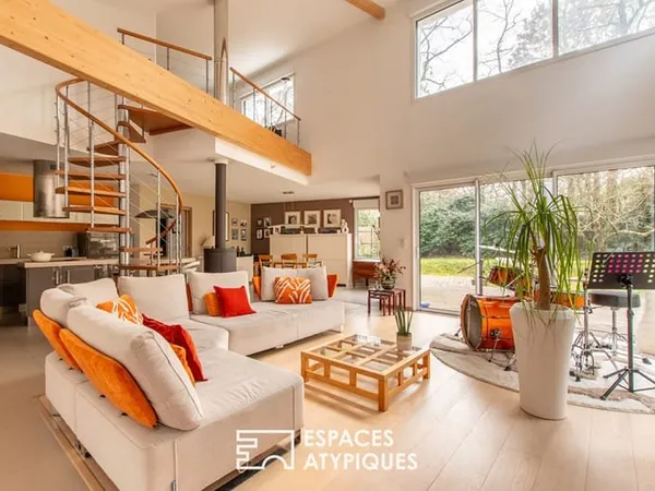 Élégante maison contemporaine entre lumière, volumes et intimité