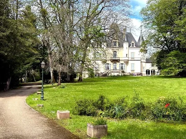 Château néo-renaissance d'exception1 400 m² Jujurieux (Ain) Proche Genève & Lyon
