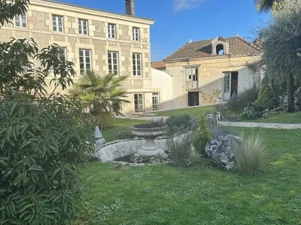 Maison et villa de prestige Vente Saint-Jean-d'Angély 8p 309m² 347000€