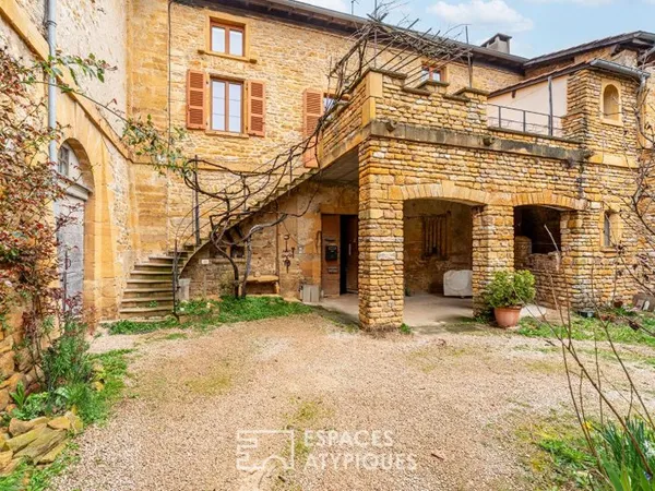Maison en pierres dorées à rafraîchir avec jardin et cave voûtée