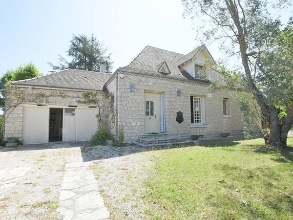 Cadre idyllique et volumes généreux à proximité de la Dordogne !