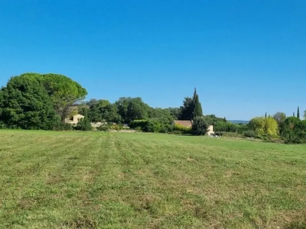 Terrain 602 m²
