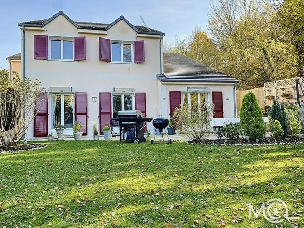 Agréable maison familiale avec jardin et garage - BOUSSY SAINT