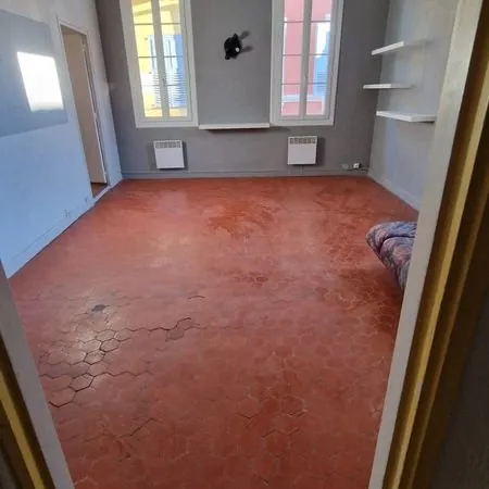 Très grand 2 p 60 m2 Carrez - Grasse centre Place aux herbes
