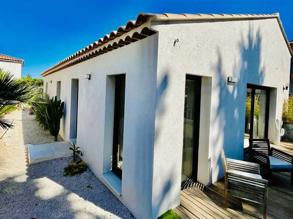 Maison récente de 2023 avec piscine au calme