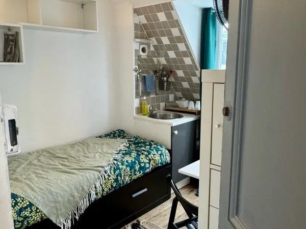 Studette Paris 9