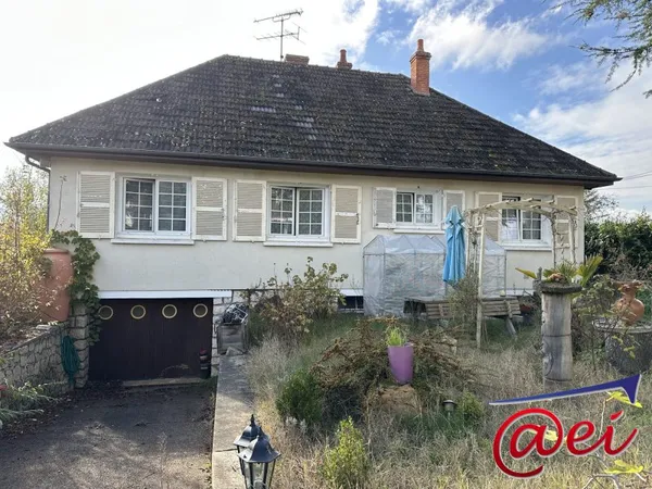 Maison traditionnelle T6 de plain-pied sur sous-sol total sur 14