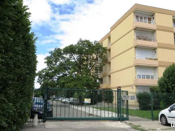 Appartement meublé, balcon clim et parking