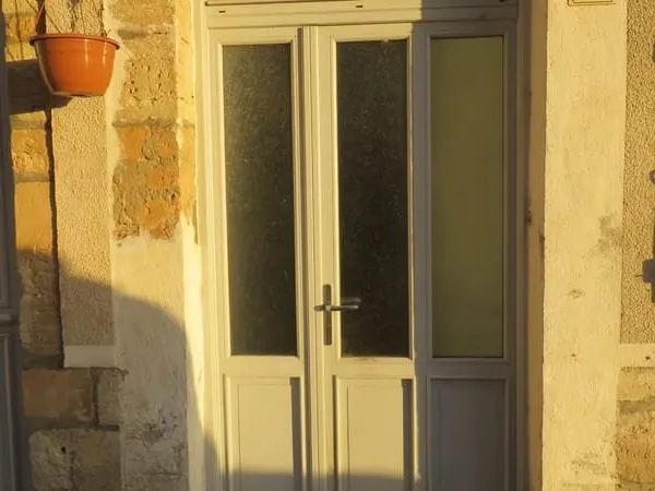 Appartement à l'étage - Superficie : (env 104 m2) (non meubl